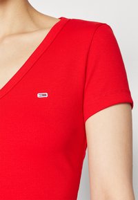 Tommy Jeans SLIM ESSENTIAL - T-shirt con stampa - deep crimson