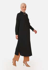 Modanisa Skjortebluser - black