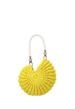 Geantă galbenă croșetată cu model spiral și mâner scurt alb împletit atașat cu capse aurii.