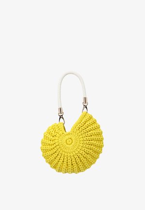 Gul hæklet håndtaske med spiral mønster og et kort hvidt flettet håndtag fastgjort med guldspænder.