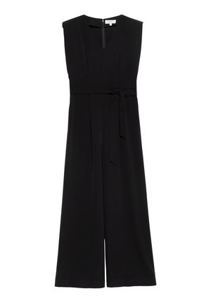 Schwarzer ärmelloser Jumpsuit mit weitem Bein, einem Stoffgürtel, der in der Taille gebunden ist, und einem Reißverschluss vorne am Ausschnitt.