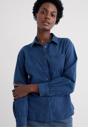 Dunkelblaue Jeanshemd mit Brusttasche, langen Ärmeln mit gerafften Manschetten und einem klassischen Kragen.