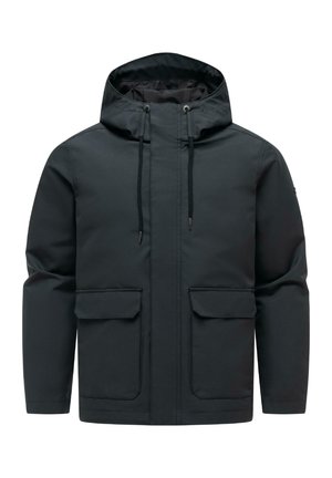 Czarna wodoodporna kurtka z kapturem, zapinana na zamek z przodu, z kapturem ze ściągaczem oraz dwoma dużymi kieszeniami z klapkami z przodu.