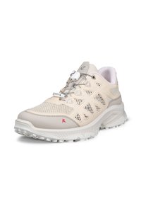 Chaussure de sport beige et blanche avec des panneaux en mesh, semelle épaisse et système de laçage rapide incliné vers la droite sur fond blanc.
