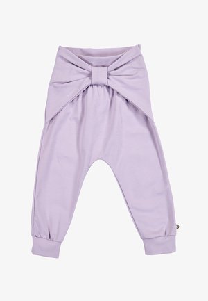 Lila babybroekje met een hoge taille en een grote stoffen strik, met gerimpelde boorden bij de enkels en een losse pasvorm.