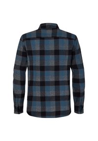 Camisa de franela azul y gris con un patrón de cuadros, de manga larga, con puños abotonados y un collar con solapa, que muestra una tela texturizada.