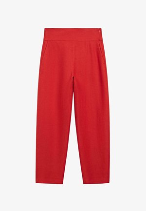 Rote, hoch taillierte, knöchellange Hose mit seitlichen Taschen und einer vorderen Nahtdetail auf weißem Hintergrund.