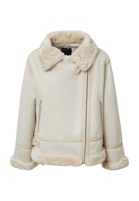 Giacca in ecopelle shearling color crema con colletto soffice, chiusura con zip, tasche laterali e rifiniture in pelliccia su polsini e orlo.