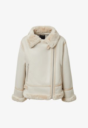 Giacca in ecopelle shearling color crema con colletto soffice, chiusura con zip, tasche laterali e rifiniture in pelliccia su polsini e orlo.