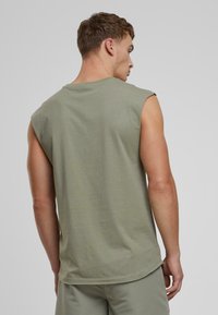 Urban Classics OPEN EDGE SLEEVELESS - Top - paleolive