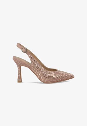Scarpe slingback rosa con design a rete aperta, punta affusolata e tacco a stiletto di 7,5 cm. Presentano una fibbia circolare sulla cinghia alla caviglia.