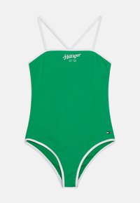 Maillot de bain une pièce vert avec des accents blancs et de fines bretelles. Présente le logo "Hilfiger New York EST. 1985" à l'avant. Texture douce.