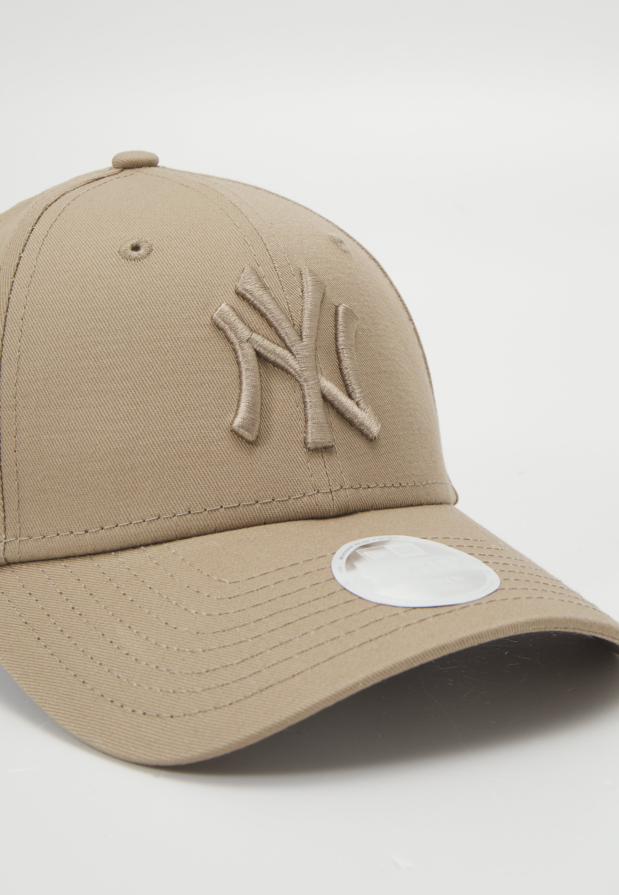 gorra ny beige mujer
