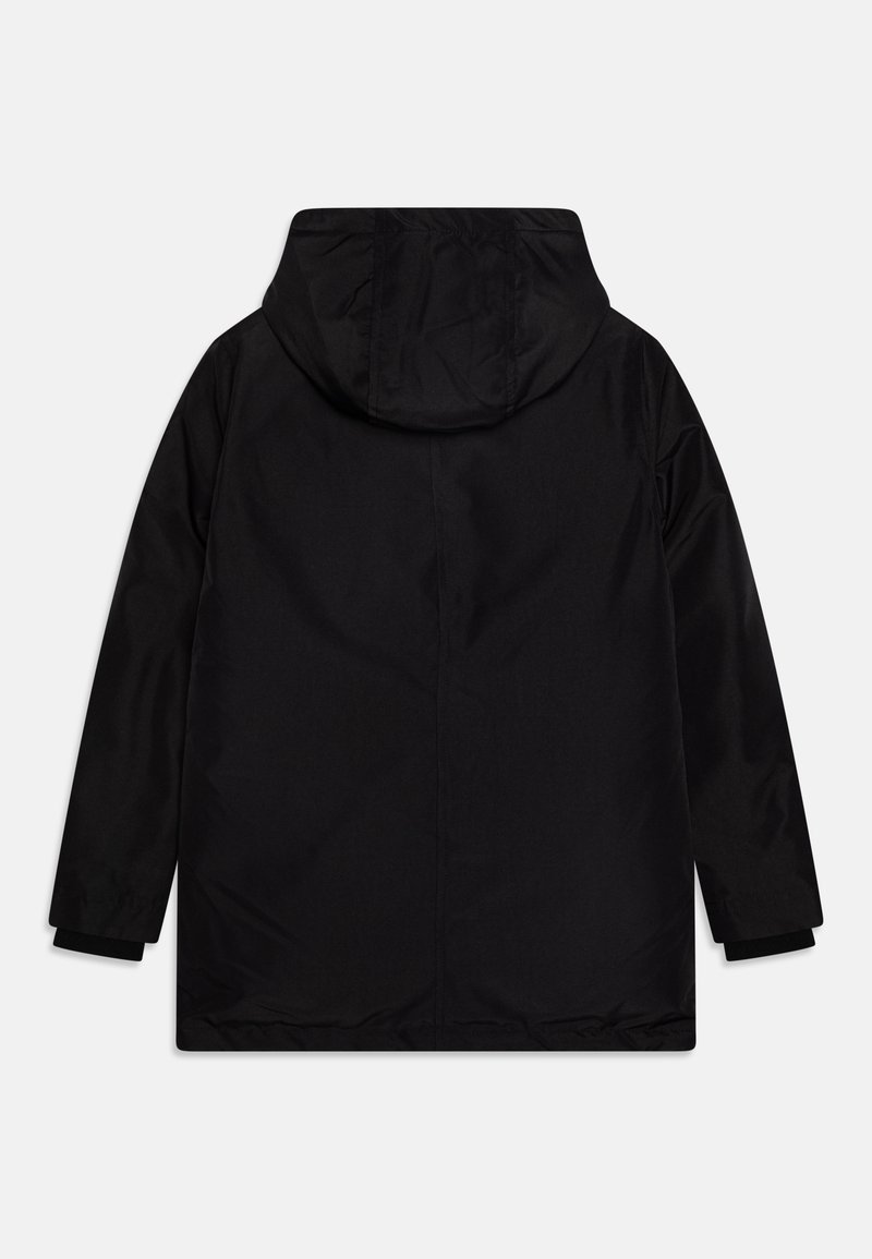 Veste à capuche noire avec une texture lisse, coupe longue et poignets élastiques, affichant un design minimaliste sans matériel visible.