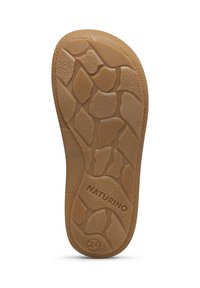 Suola di scarpa in gomma marrone con motivo testo e forme arrotondate. Presenta la scritta "NATURINO" e la taglia "24" impressa sul fondo.