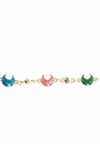 Bracciale in oro con ciondoli a forma di luna crescente alternati in glitter blu, rosa e verde, collegati da piccole perline d'oro.