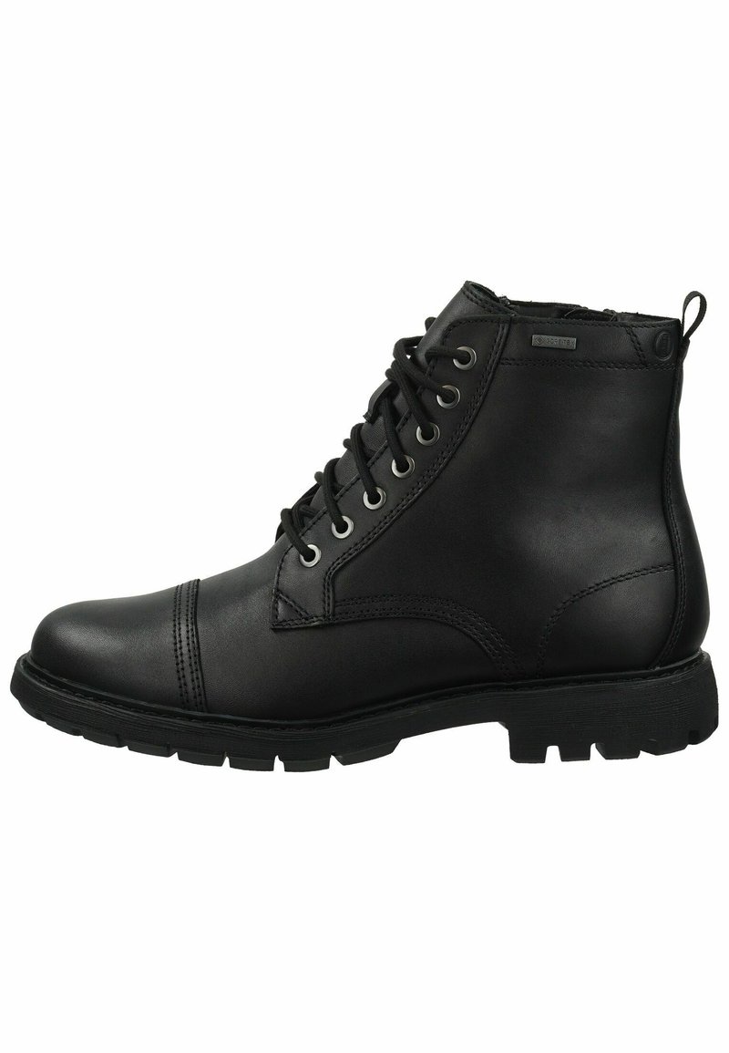 Botas de cuero negro hasta el tobillo con puntera redondeada, parte frontal con cordones, ojales de metal y una suela de goma texturizada con patrones de tracción.