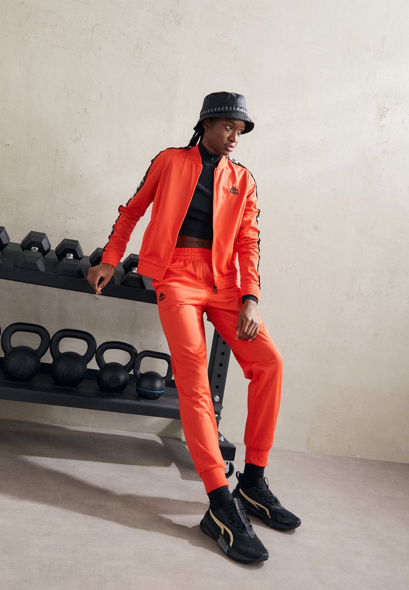 Kappa TRACKSUIT SET Trainingsanzug grenadine/rot Zalando.at