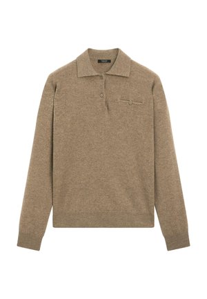 Maglione beige con maniche lunghe, collo e chiusura con tre bottoni. Texture morbida con un design pulito e un dettaglio sottile della tasca sul petto.