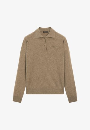 Beżowy pulower z długimi rękawami, kołnierzem i zapięciem na trzy guziki. Miękka faktura z prostym wzornictwem i subtelnym detalem w postaci kieszonki na piersi.