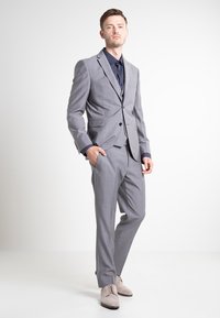 Next SLIM FIT TOLLEGNO - Pantaloni de costum - grey