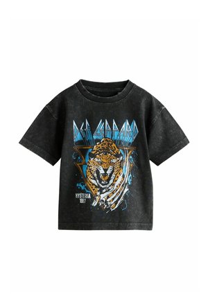Zwart Def Leppard T-shirt met een brullende luipaardgrafiek, blauwe en oranje geometrische accenten, en de tekst "Hysteria 1987" op de voorkant.