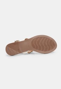 Pohja sandaalien, kevyttä synteettistä materiaalia, beige väri, tekstuurilla varustettu kumipohja, jossa on pitokuvioita, ja joustava välikerros mukavuutta varten.