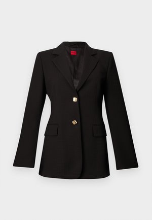 Sacou negru croițat, cu rever în formă de crestătură, două nasturi aurii și buzunare cu clape, afișat pe un fundal simplu, gri deschis.