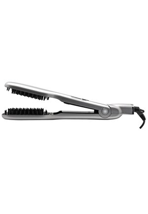 Plancha de pelo eléctrica plateada con placas de cerdas negras y cable de alimentación sobre fondo blanco.
