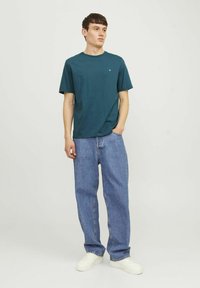 Jack & Jones JJEPAULOS TEE CREW NECK NOOS - Basic póló - deep teal
