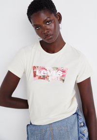 Levi's® Marškinėliai su spaudiniu - white swan