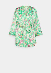 Zielona, kwiatowa kimono-typowa szlafrok, wykonana z lekkiego materiału z paskiem do zawiązania. Posiada wzory różowych, żółtych i białych kwiatów na jasnym tle.