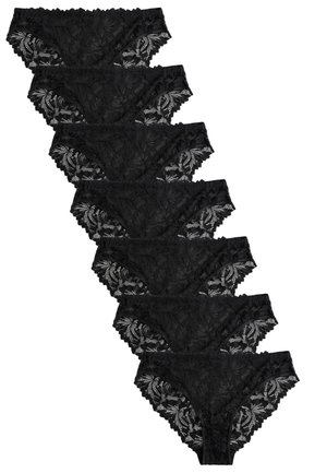 Sedem čiernych čipkových bikini nohavičiek usporiadaných vertikálne s kvetinovými vzormi a vlnitými hranami na bielom pozadí.
