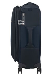 Valigia rigida blu navy con superficie testurizzata, doppie cerniere, lucchetto a combinazione integrato e quattro ruote per una facile manovrabilità.