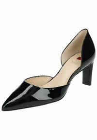 Escarpin en cuir verni noir avec un bout pointu, des côtés ouverts et un petit talon carré. L'intérieur présente une doublure beige avec un logo.