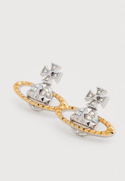 Σκουλαρίκια καρφάκια από ασήμι και χρυσό με σχήμα θόλου, διακοσμημένα με σταυρούς και ιριδίζουσες λεπτομέρειες, με σχέδιο δαχτυλιδιού με αιχμές.