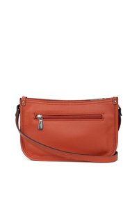 Borsa a tracolla in pelle arancione testurizzata, con una tasca frontale con zip, chiusura superiore con zip e una tracolla staccabile per opzioni di trasporto versatili.