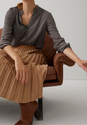 Button-down blouse - black