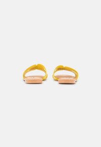 Steve Madden ZARNIA - Mulas - yellow