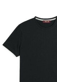 T-shirt nera a maniche corte in cotone. Presenta un colletto a girocollo e un bordo chiaro a contrasto sul colletto. Nessun motivo o grafica.