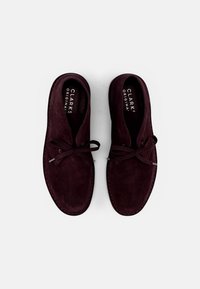 Clarks Originals DESERT - Botins de atacadores - dark tan lea