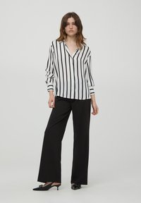 Terranova AMPIA IN RASO A RIGHE - Camicia - bianco lana