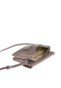 Borsa a tracolla in pelle compatta di un morbido color malva. Caratterizzata da un comparto con cerniera e una stampa interna beige, una tracolla regolabile e un design elegante.