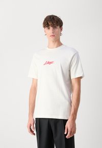 HUGO Μπλουζάκι με στάμπα - natural