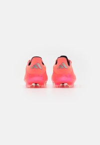 adidas Performance F50 ELITE FIRM GROUND - Fodboldstøvler til fast underlag - turbo/aurora black/platin metallic