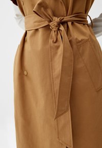 s.Oliver EN DE STYLE  - Weste - sandstein