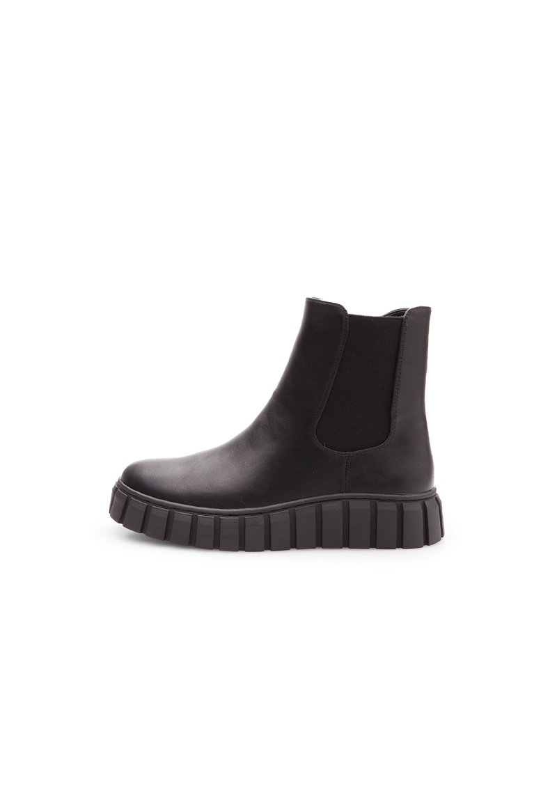 Botine negre din piele, cu panouri elastice laterale și tălpi groase din cauciuc texturat pentru un plus de aderență și confort.