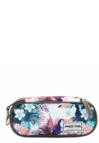 Estuche de lápices con un fondo blanco y patrones tropicales vibrantes, que incluyen flores y pájaros, un zipper marrón y una etiqueta de la marca.