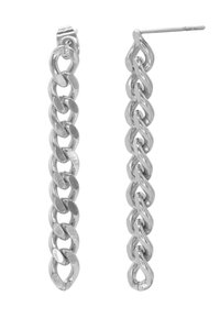 Orecchini a catena in argento con un design lungo e slanciato. Presentano anelli allungati con una finitura lucida e chiusura a perno per una vestibilità sicura.