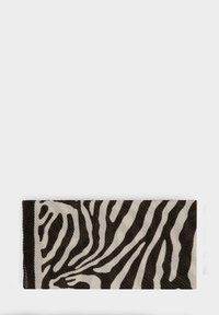 Sciarpa a motivo zebra in nero e crema, caratterizzata da una trama tessuta e una forma rettangolare con orlo frangiato.